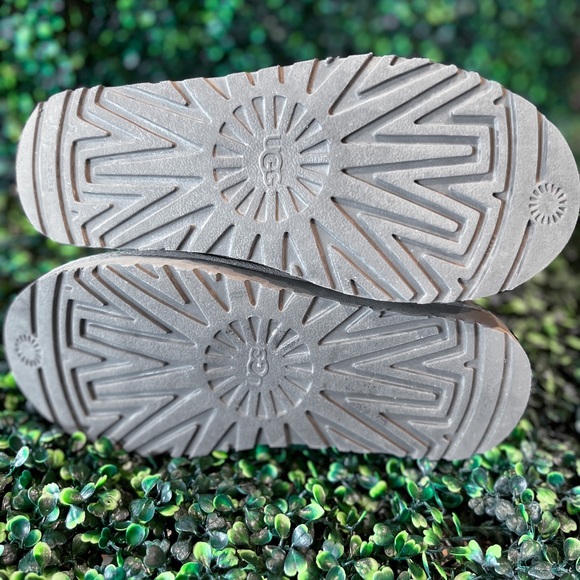 UGG Women’s Classic Cardy Boot 1016555 Charcoal Grey Wool Knit Size 8 - Picture 5 of 6